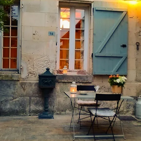 Oda ve Kahvaltı La De Perrine 3*